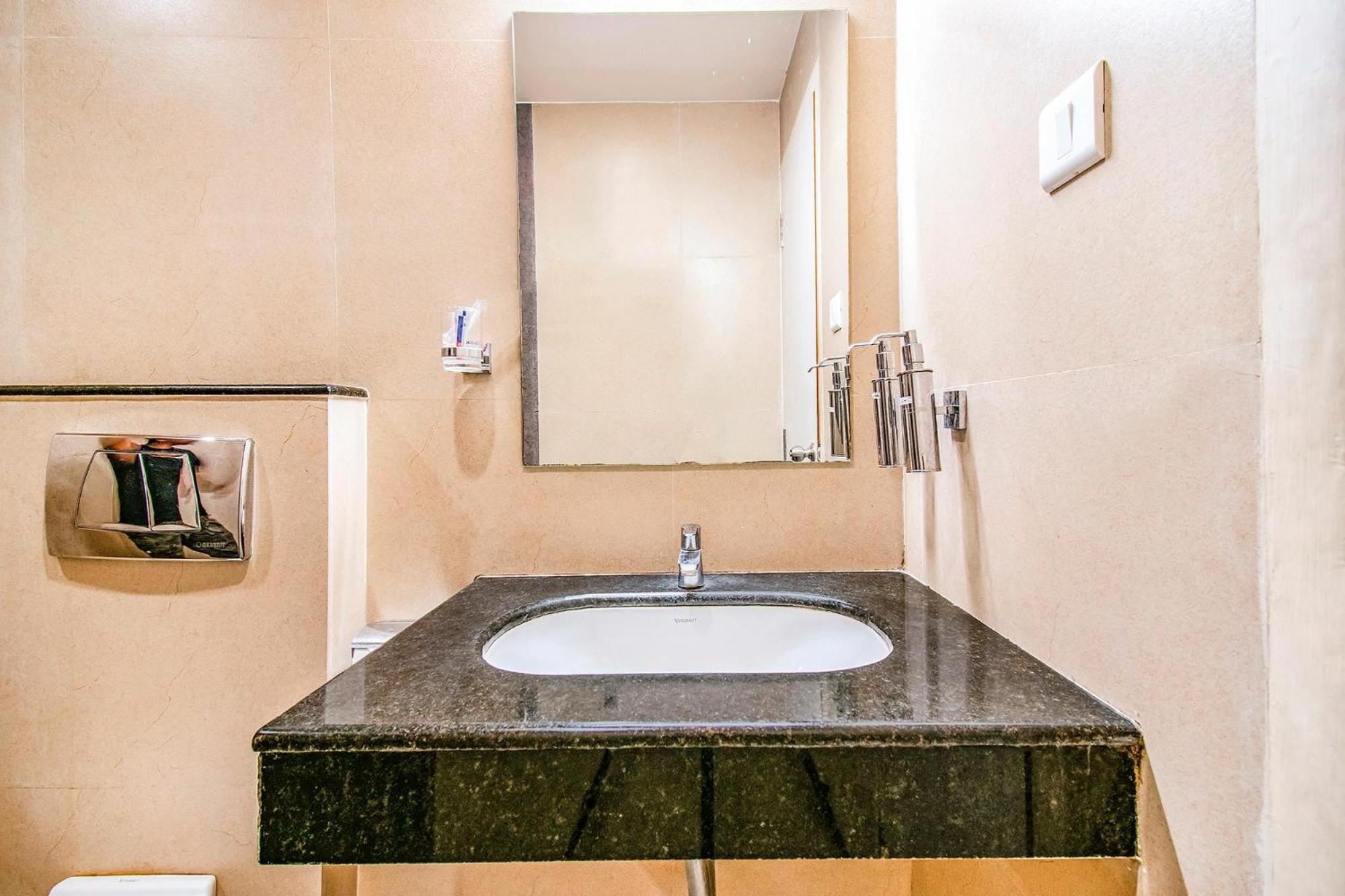 Fabhotel Prime Royal Castle - Nr Coimbatore North Railway Station ภายนอก รูปภาพ